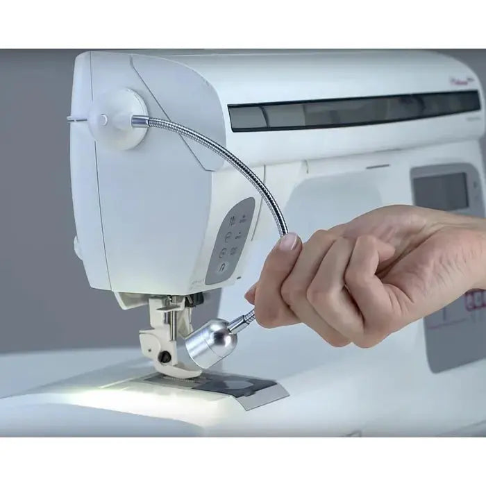DN1180 sewing machine LED lamp with flexible arm
Magnetic daylight lamp attached to sewing machine
Compact LED light for embroidery and quilting