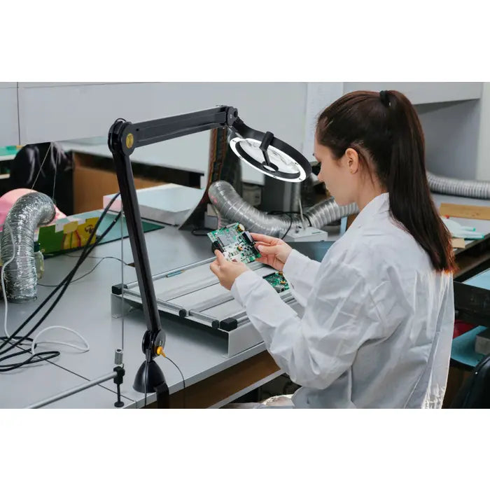 Daylight D25101 iQ ESD Daylight & UV Magnifier