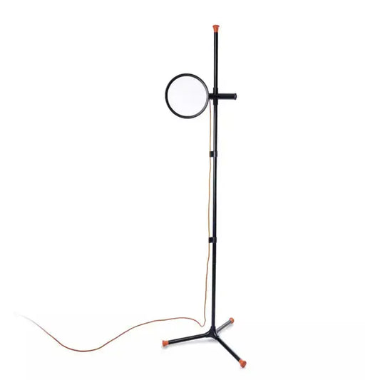 Artist Studio Lamp 2 on tripod stand in an art studio

Adjustable Daylight D31575 lamp shining on canvas

Close-up of the lamp head on Artist Studio Lamp 2

