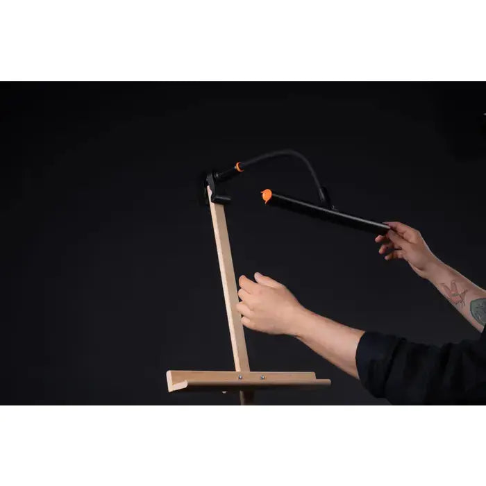 D35050 Foldi Go rechargeable daylight LED lamp

Foldable table lamp with USB charging port

Portable LED lamp for reading and crafting