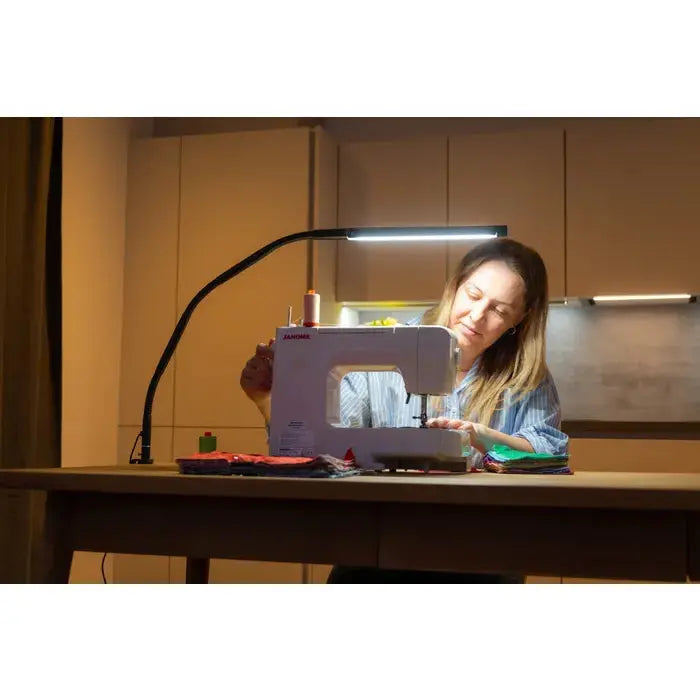 Daylight D35221 Electra LED lamp

dimmable desk lamp with daylight

modern LED table light UK
