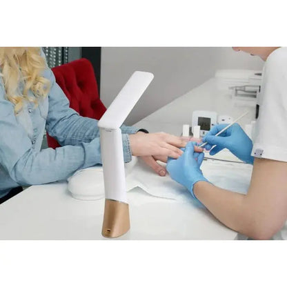DN1370 Smart Go foldable LED lamp on desk

Portable daylight lamp for crafting and reading

Rechargeable LED travel light with USB cable