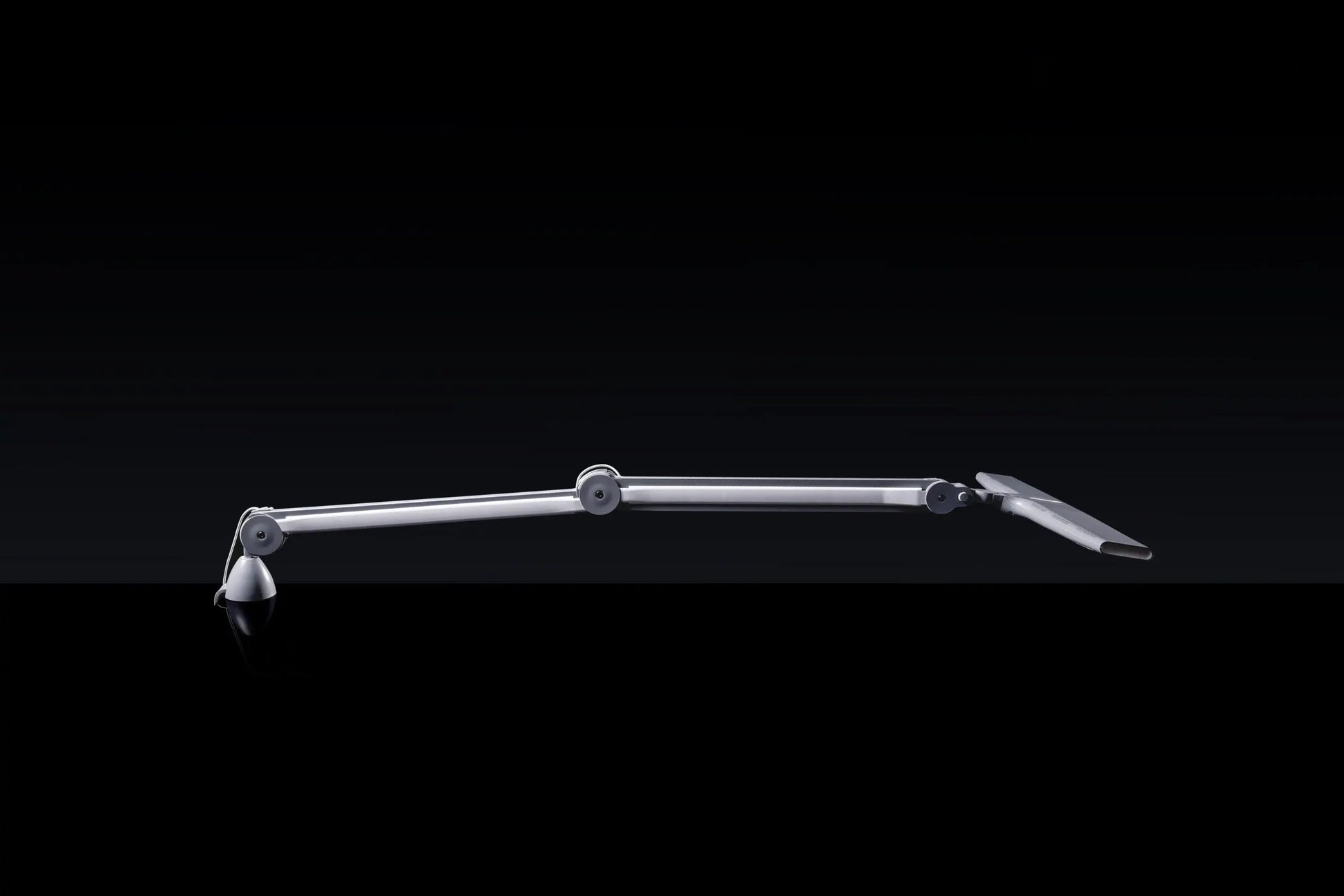 Daylight Luminos LED table lamp

bright adjustable desk lamp UK

long arm LED lamp with clamp

professional daylight task lamp